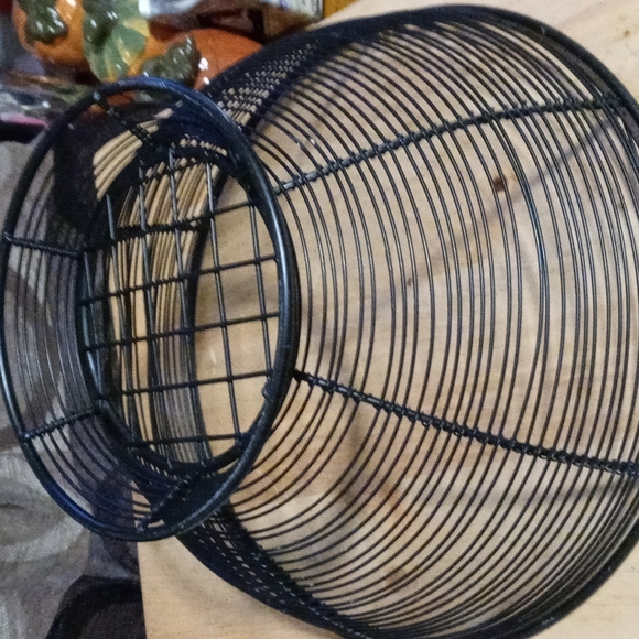 AVAILABLE - Farmhouse wire footed basket. 11 " Diameter and 6" high. - Picture 2 of 2